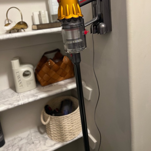 Dyson V12 Detect Slim! - Picture 2 of 6